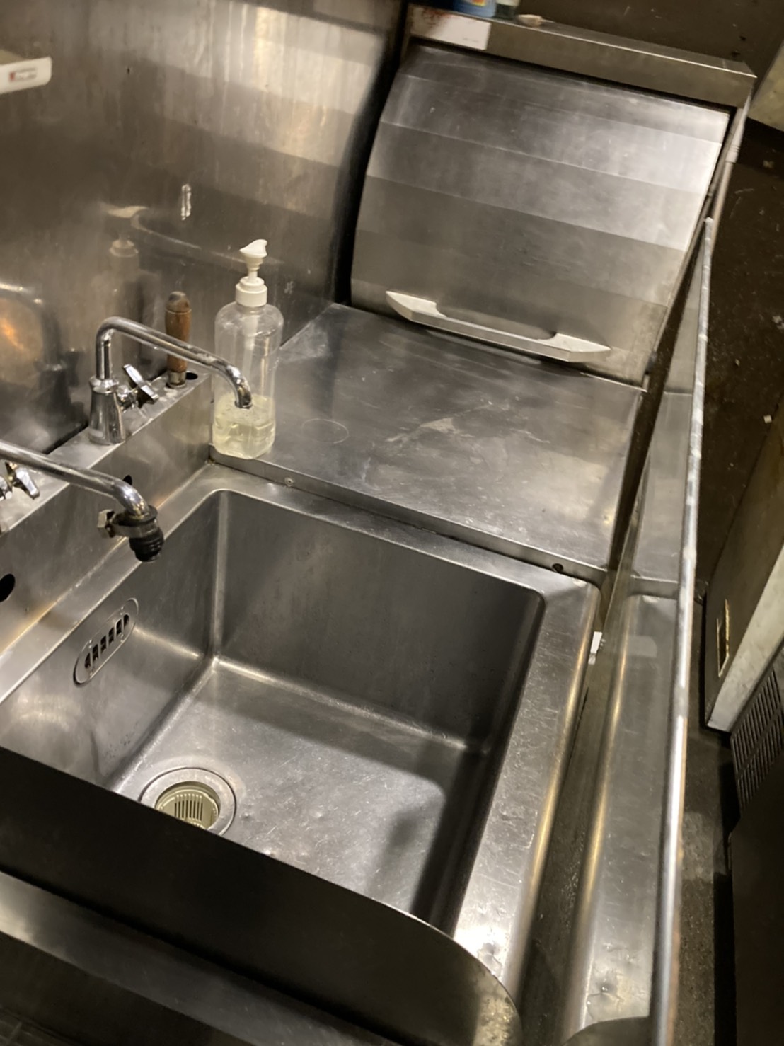 [公式]リンカン油脂|愛知 名古屋(ビルメンテナンス)|建物総合クリーニング・ハウスクリーニング・建築用ワックス製造販売